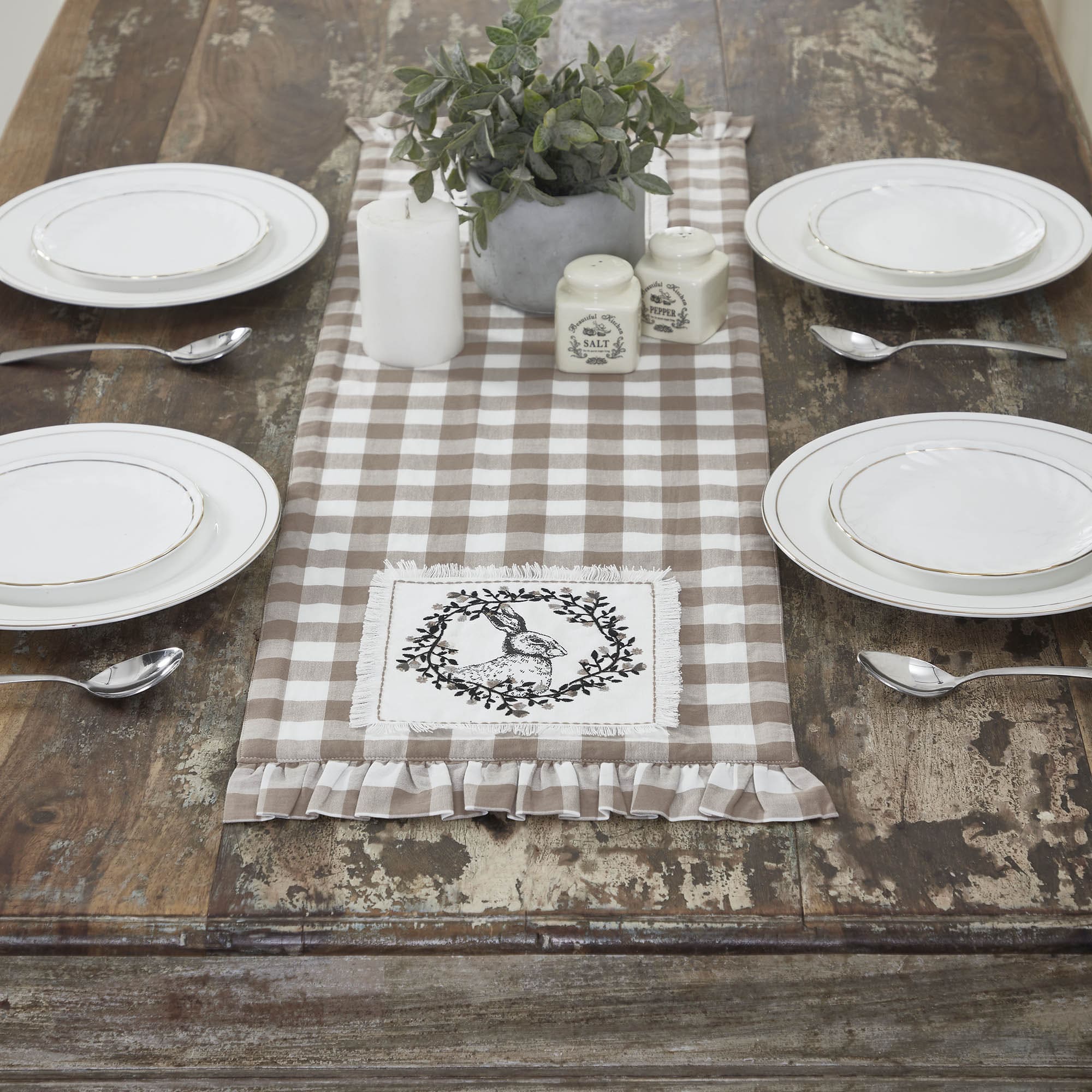 Annie Portabella Vintage Hare Table Runner