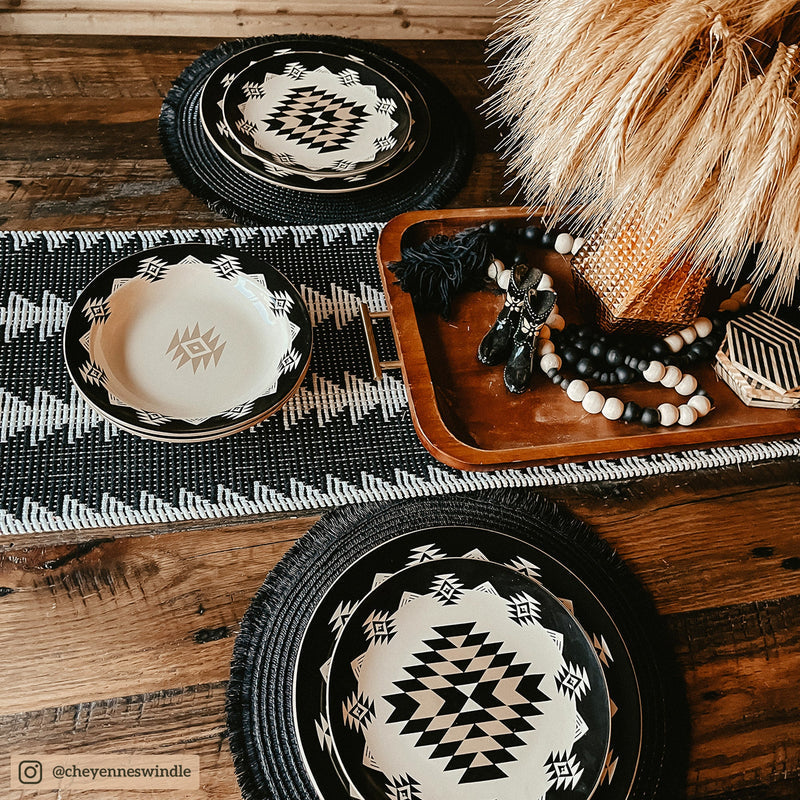 Aztec Chalet Ceramic Dinnerware 16 Piece Set